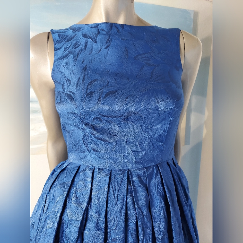 $3,000 CH CAROLINA HERRERA BLUE BROCADE GOWN S - Picture 6 of 15